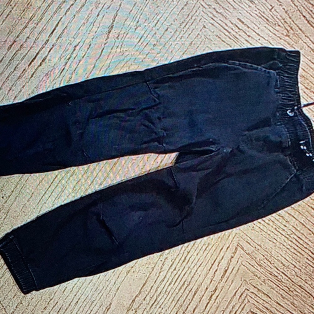 Boys black cargo jogging size 5